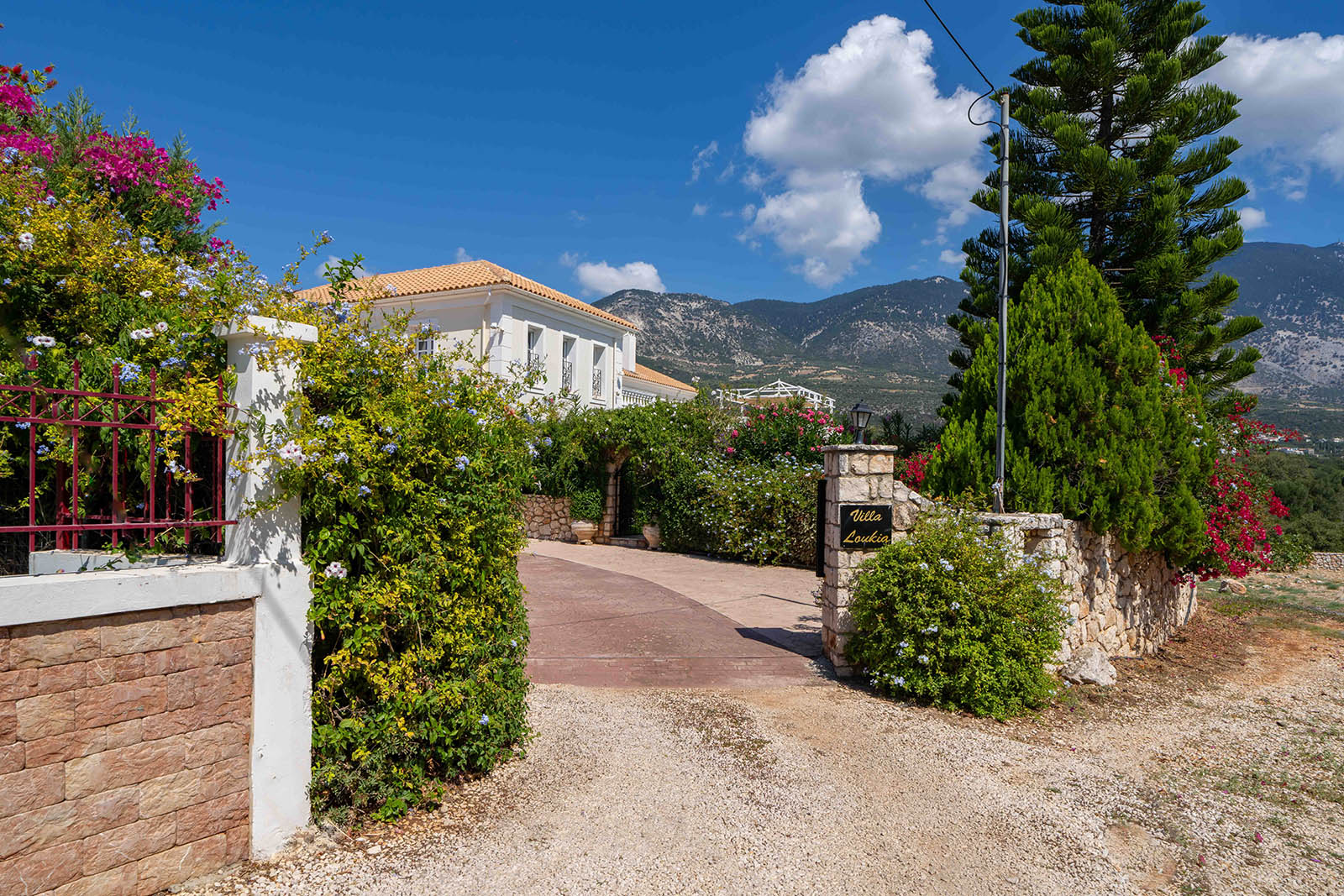 villa-loukia-entrance welcome to Villa Loukia, Kefalonia
